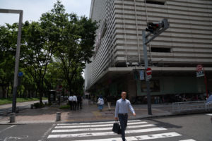 ストラッシュ名古屋栄店横断歩道width=
